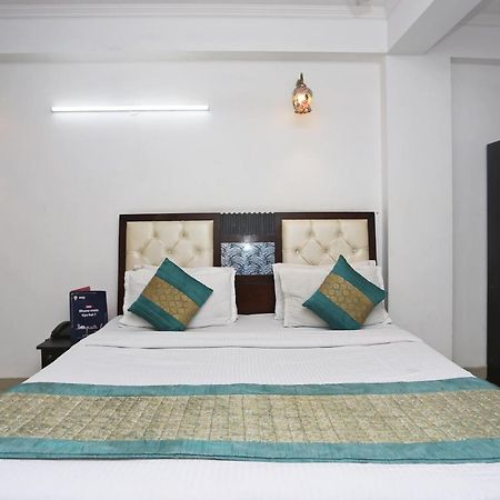 OYO 8253 Golden Heights Hotel New Delhi Buitenkant foto