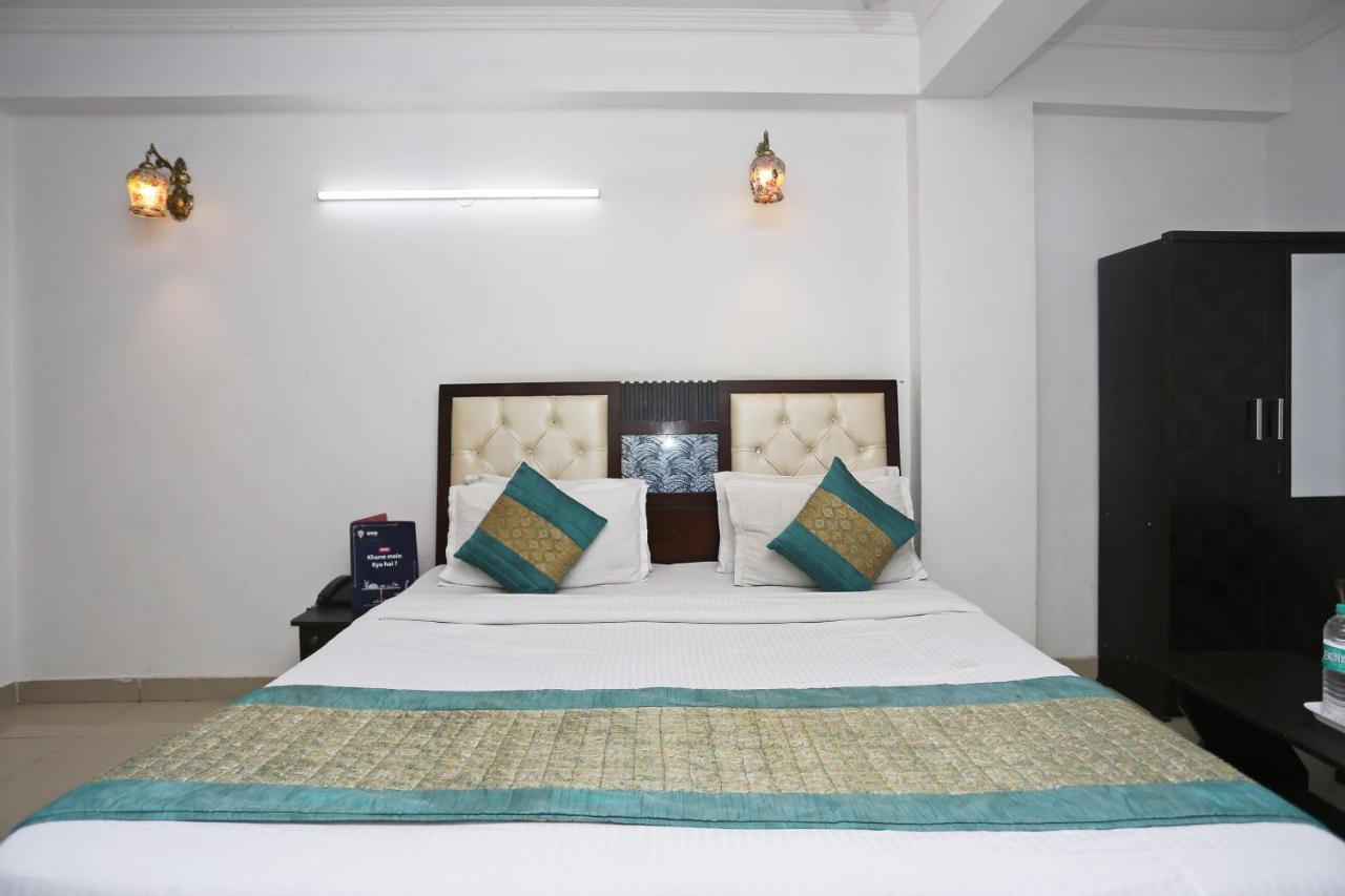 OYO 8253 Golden Heights Hotel New Delhi Buitenkant foto