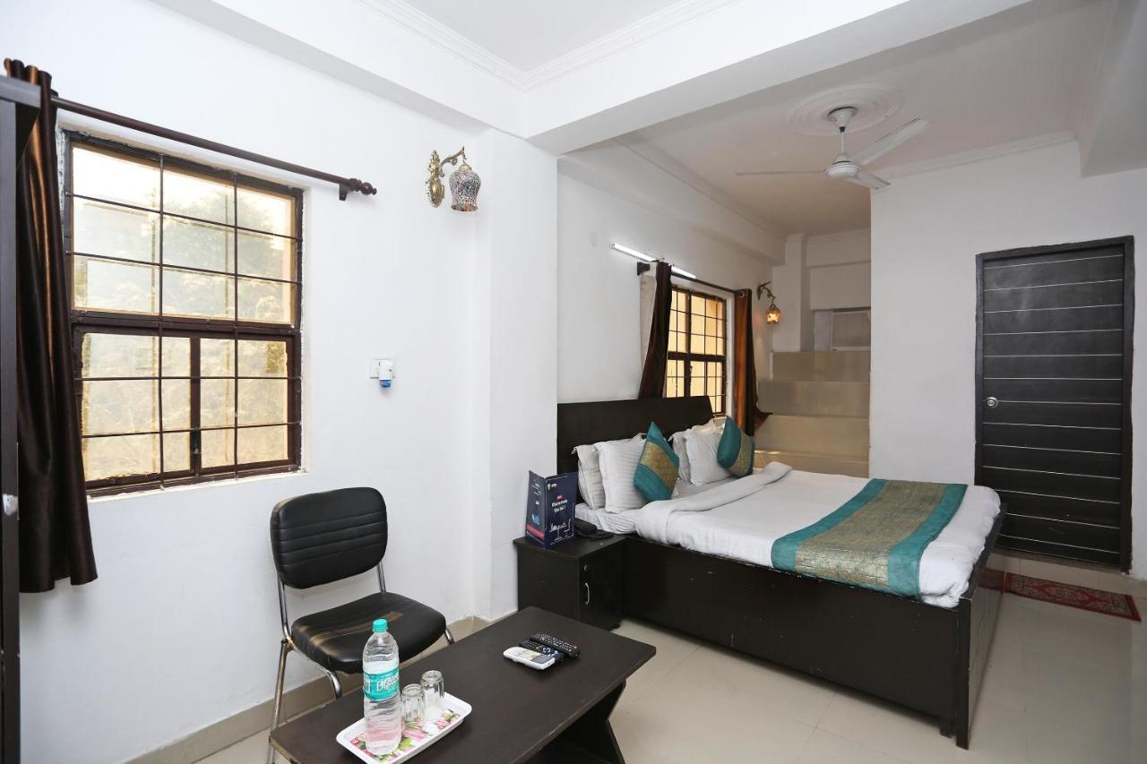 OYO 8253 Golden Heights Hotel New Delhi Buitenkant foto