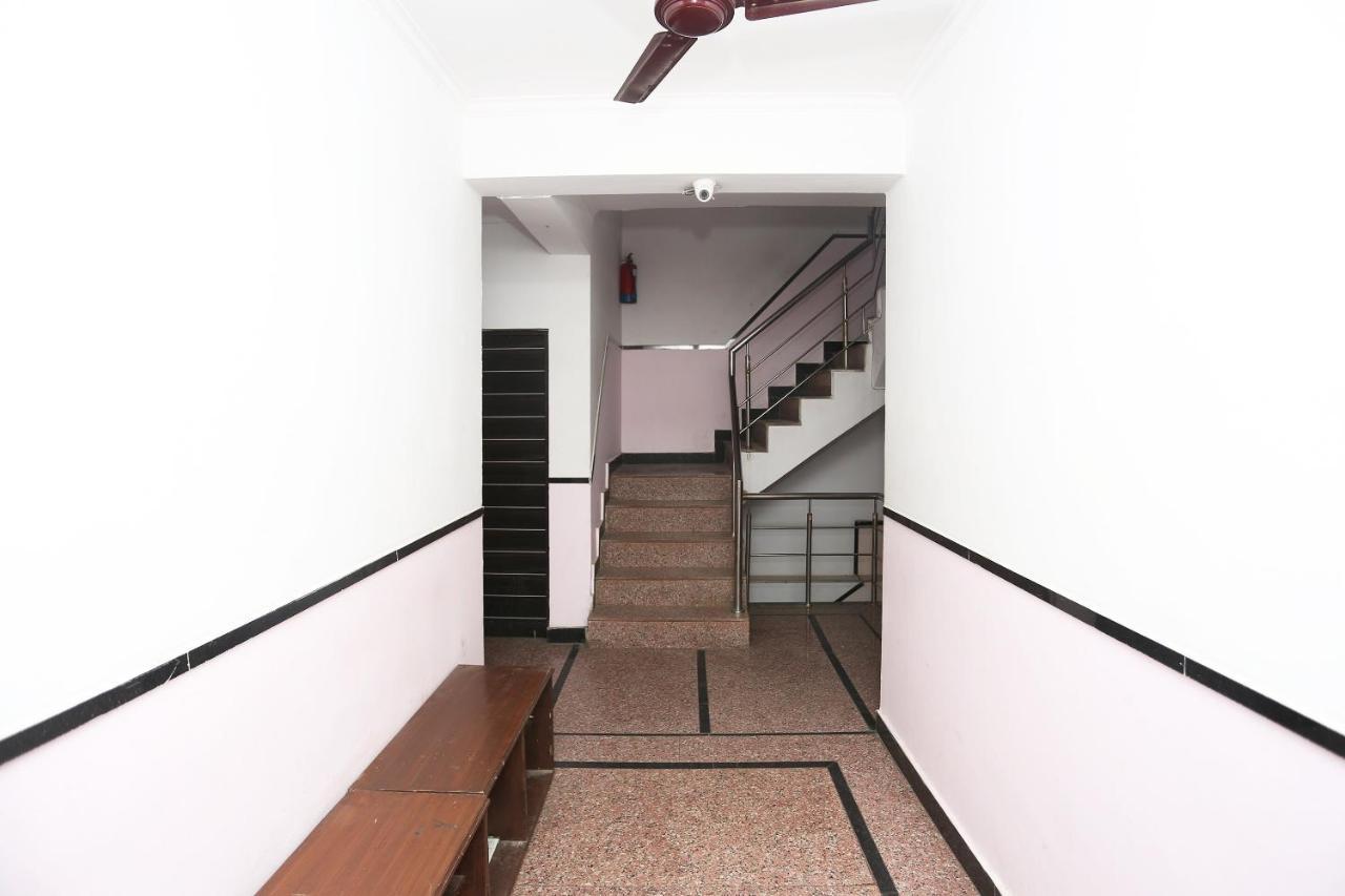 OYO 8253 Golden Heights Hotel New Delhi Buitenkant foto