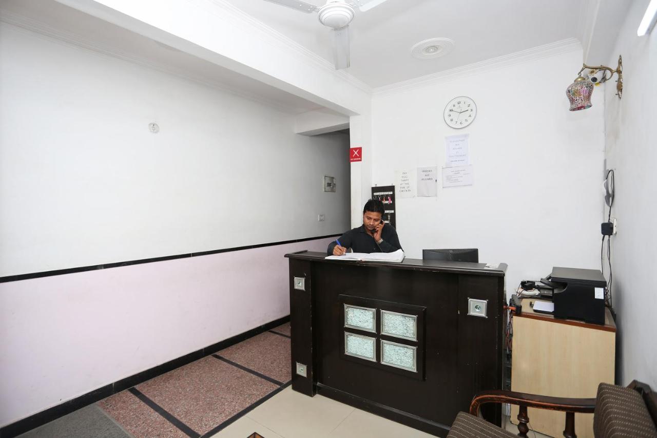 OYO 8253 Golden Heights Hotel New Delhi Buitenkant foto