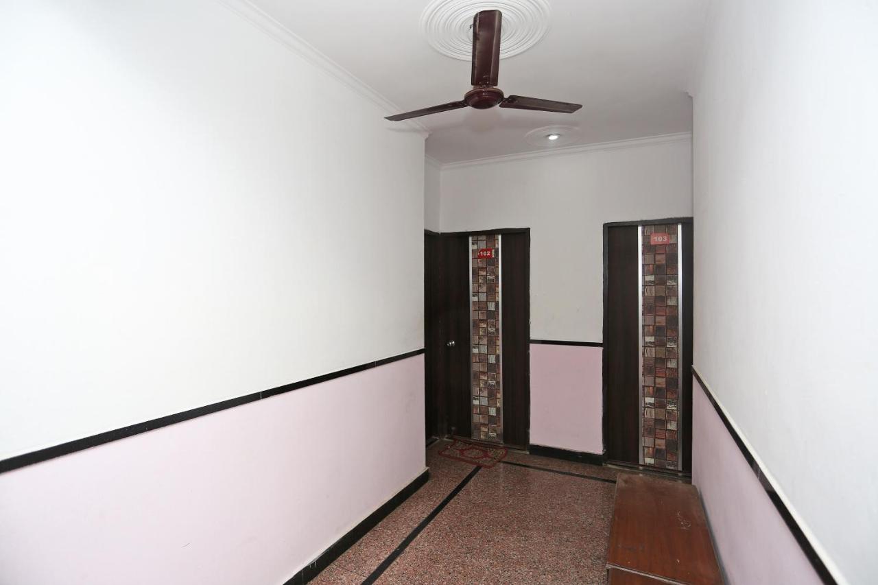 OYO 8253 Golden Heights Hotel New Delhi Buitenkant foto