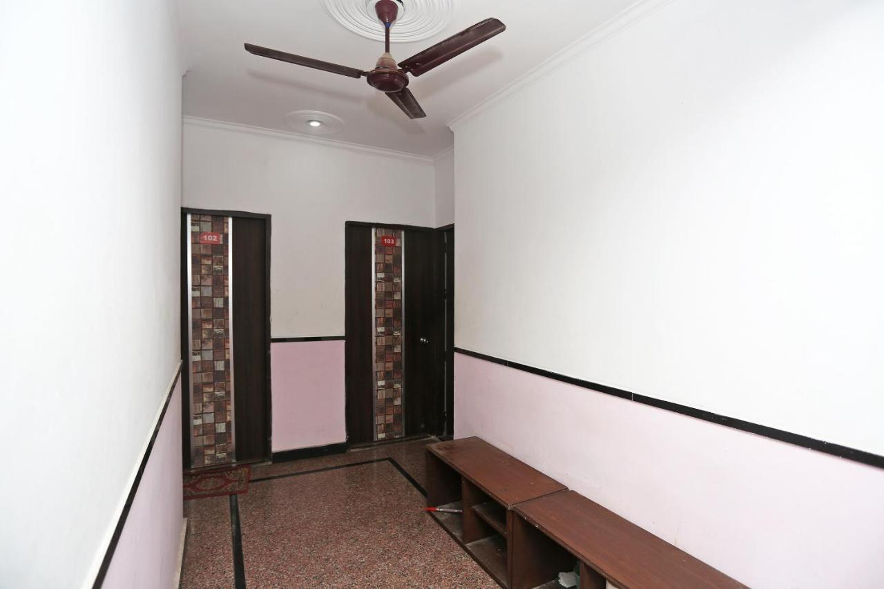 OYO 8253 Golden Heights Hotel New Delhi Buitenkant foto