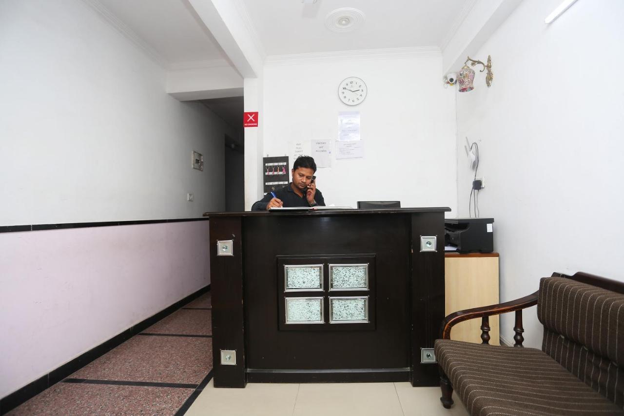 OYO 8253 Golden Heights Hotel New Delhi Buitenkant foto
