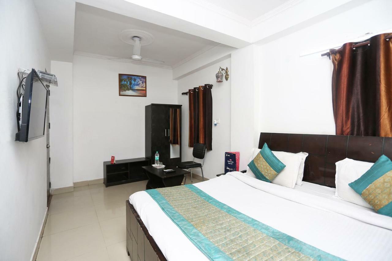 OYO 8253 Golden Heights Hotel New Delhi Buitenkant foto